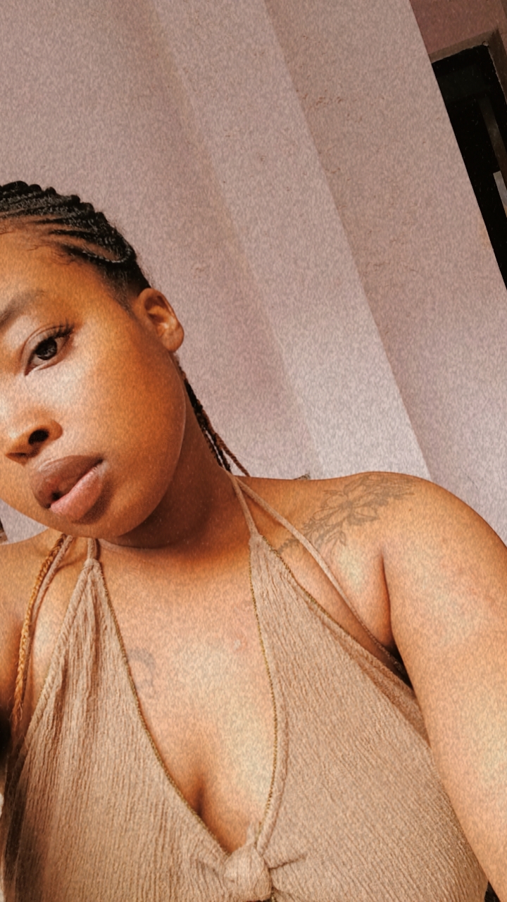 Vanessa caroline - Image 2